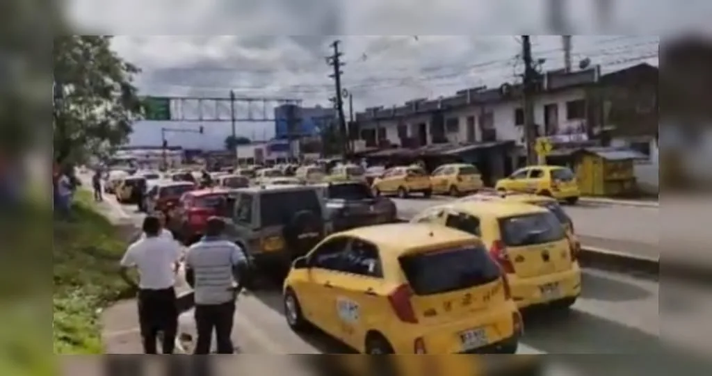 Taxistas en Buenaventura protestaron: autorizaron cupo completo de pasajeros, pero "el pasaje solo subió $100"