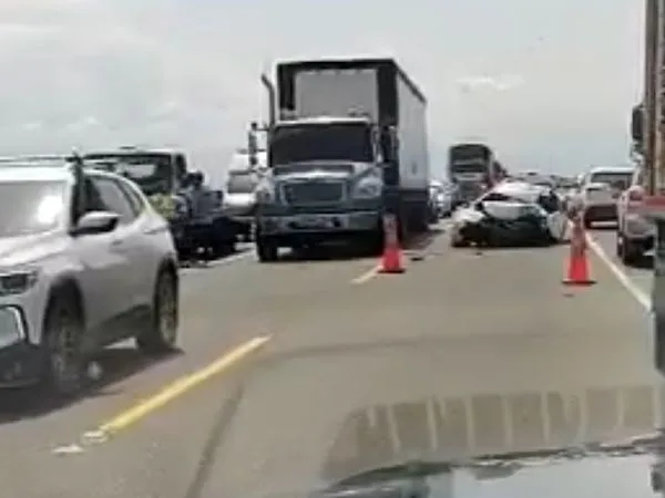 Una persona muerta y varios heridos tras grave accidente en la vía Ciénaga-Barranquilla