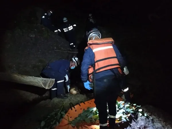 río Guáitara. rescate de un cuerpo