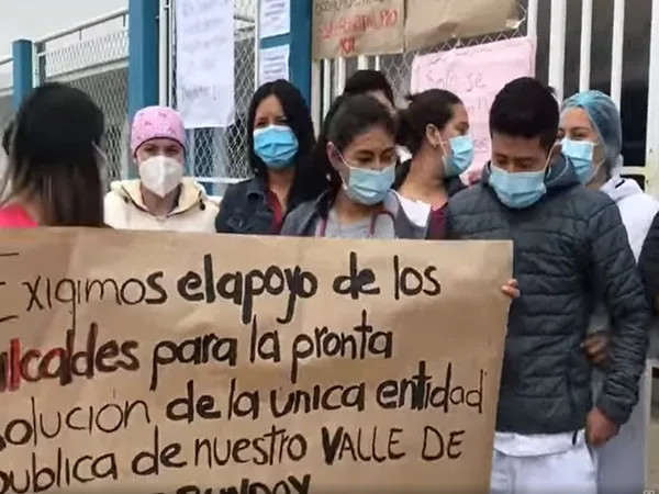 A médicos les adeudan cuatro meses de salario
