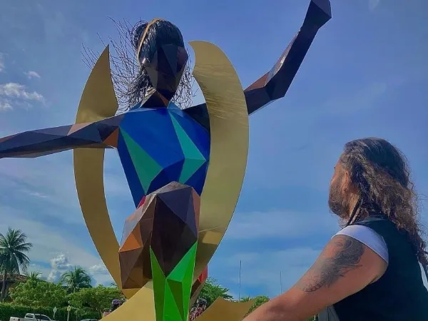 La grandeza de Caterine Ibargüen inmortalizada en una escultura: ‘Caterine de Oro’