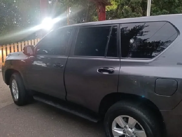 Camioneta de la UNP impactada con un disparo de proyectil.