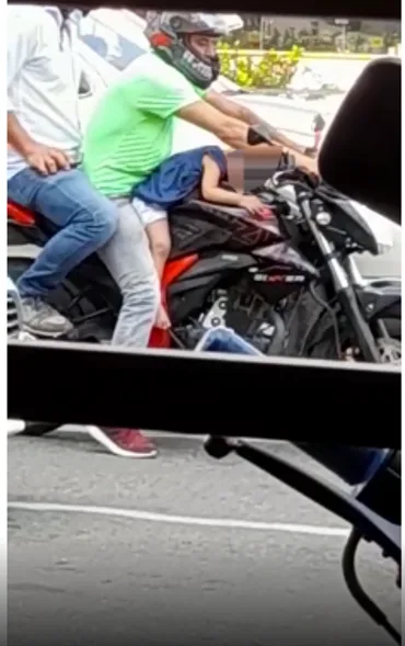 una niña