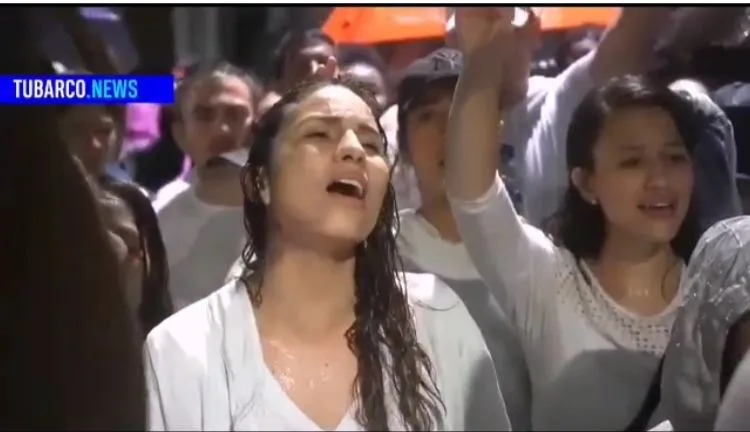 Jóvenes cristianos oraron en plena rumba callejera del Bulevar del Río en Cali