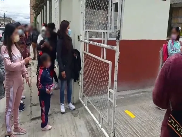 Después de 16 meses estudiantes de Ipiales hoy regresaron a clases presenciales