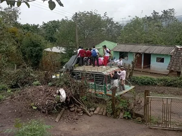 ¿Riesgo por necesidad? así transportan a los estudiantes en el norte de Nariño