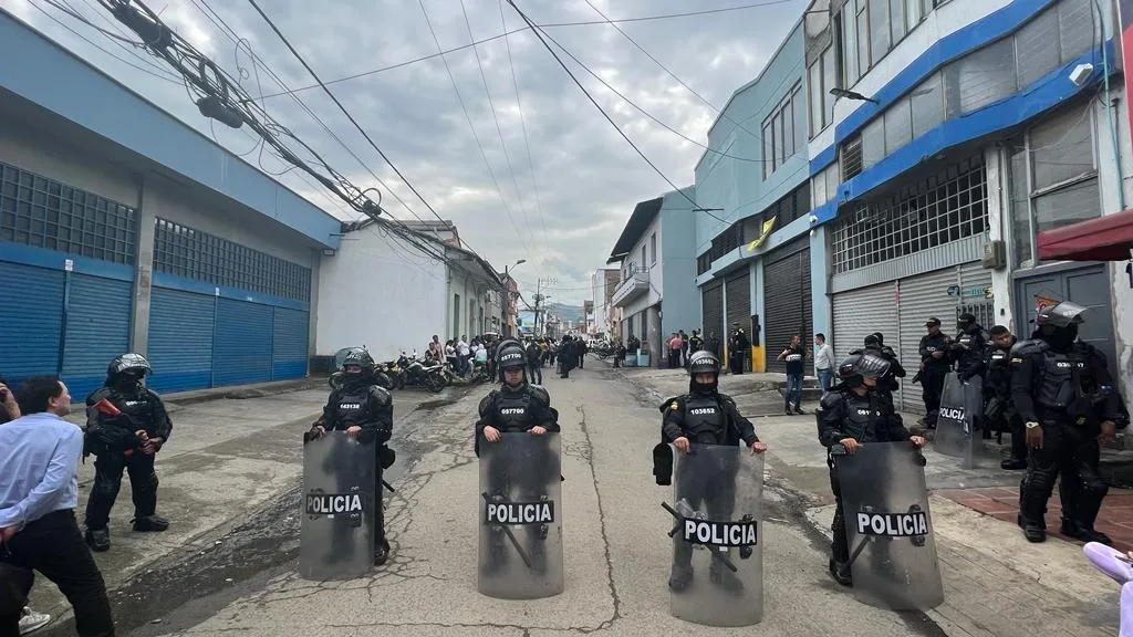 Todavía buscan a ocho presos de la fuga masiva en San Nicolás, Cali: hay más de 500 internos, un alto hacinamienton Nicolás en Cali: en el CAT de la policía, hay más de 500 internos