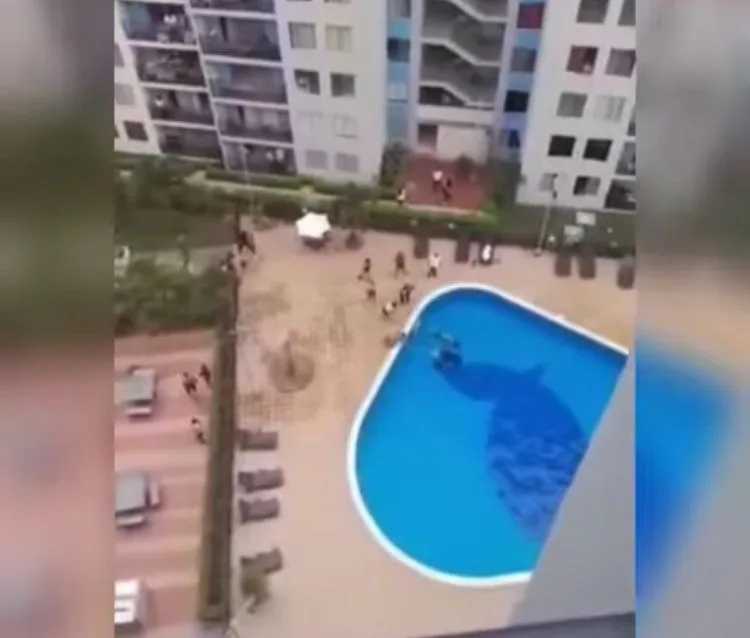 conjunto residencial Caminos de la Primavera Neiva piscina