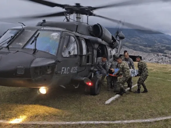 En helicóptero fueron evacuados dos campesinos con heridas por mina antipersonal en la Lanada, Nariño.