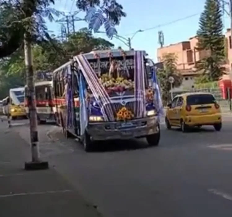 Entre taxis, bueses y camiones así son las movilizaciones del día de la Virgen del Carmen en Colombia