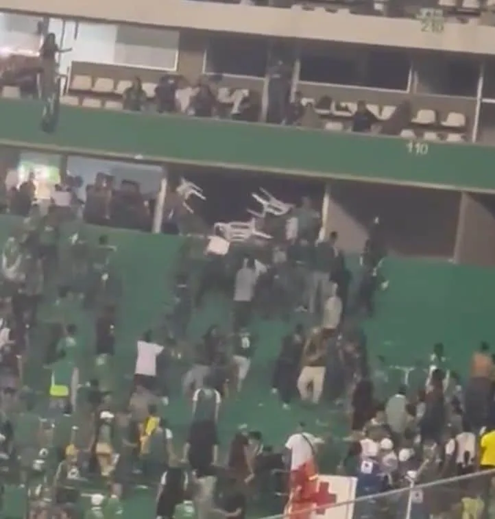 Golpeado y robado: lo "confundieron con un hincha americano", en Palmaseca en el clásico