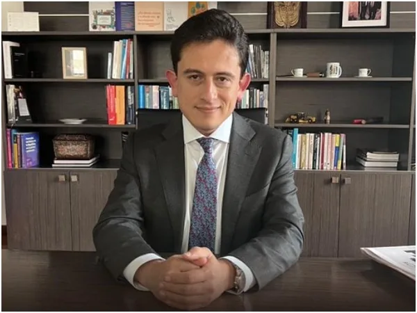 Director de la DIAN anuncia el fin del impuesto del 4×1,000 para ciertos grupos
