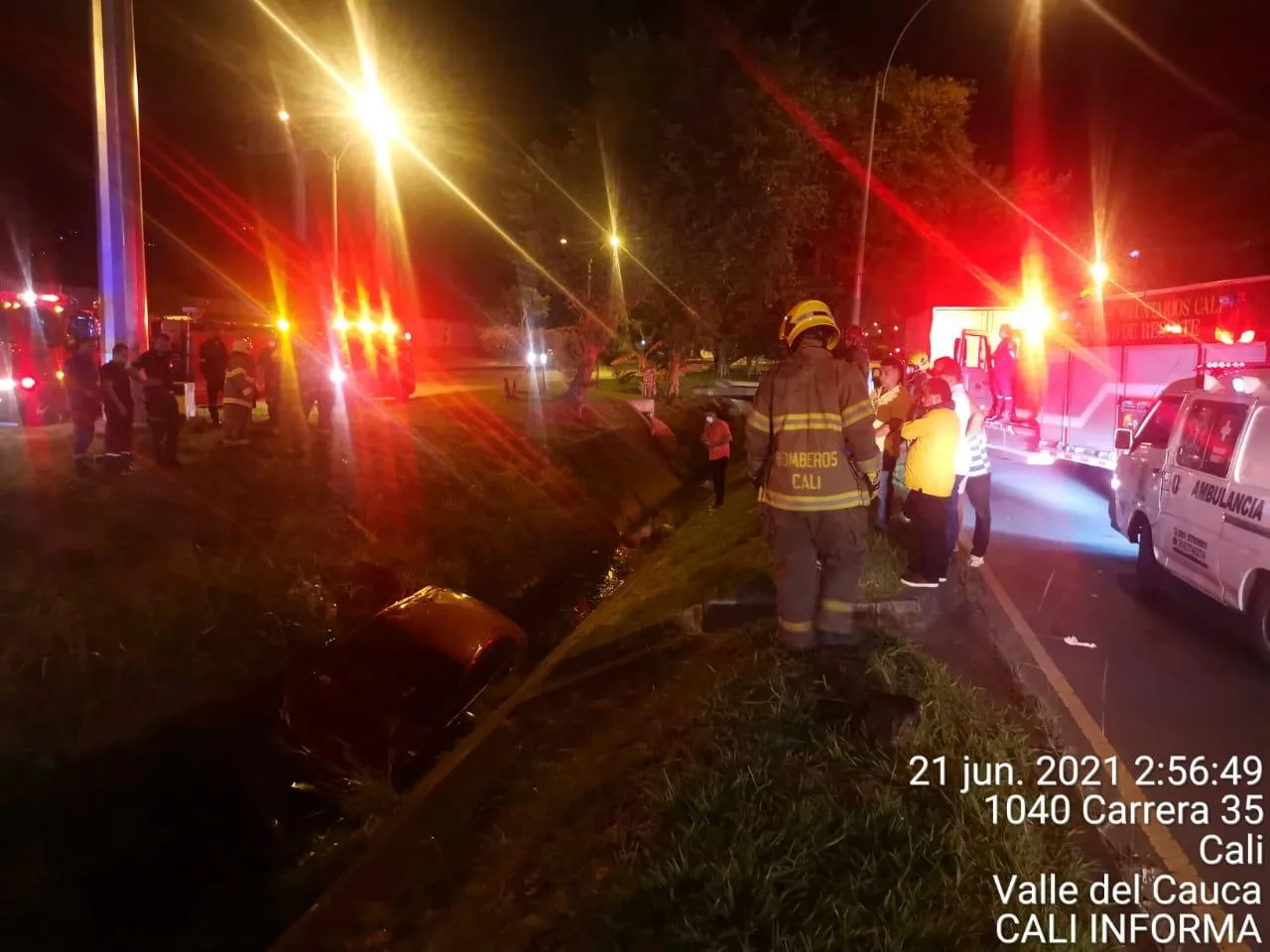 conductora canal de aguas se voló