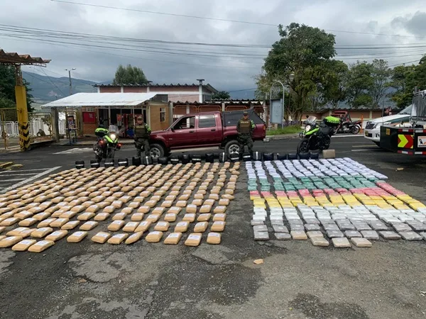 En camioneta abandonada hallaron 700 kilos de marihuana