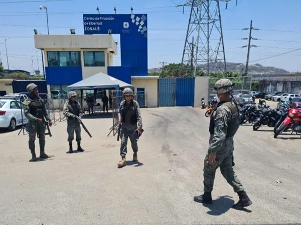 A 100 ascenderían los presos asesinados en una cárcel de Ecuador, hay varios decapitados