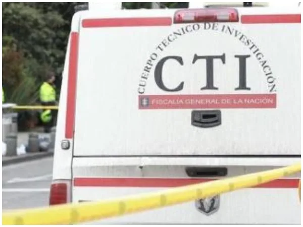 «Su cuerpo fue encontrado en una extraña posición»: autoridades en Medellín investigan la muerte de una mujer de 29 años