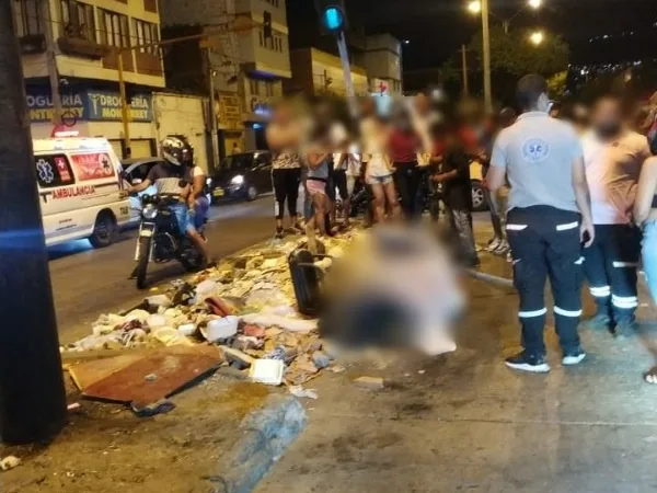 Envuelto en un colchón hallaron un cuerpo sin vida en pleno centro de Cali