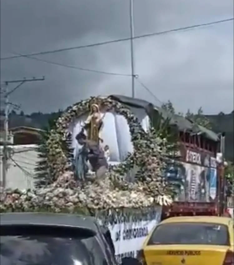 Entre taxis, bueses y camiones así son las movilizaciones del día de la Virgen del Carmen en Colombia