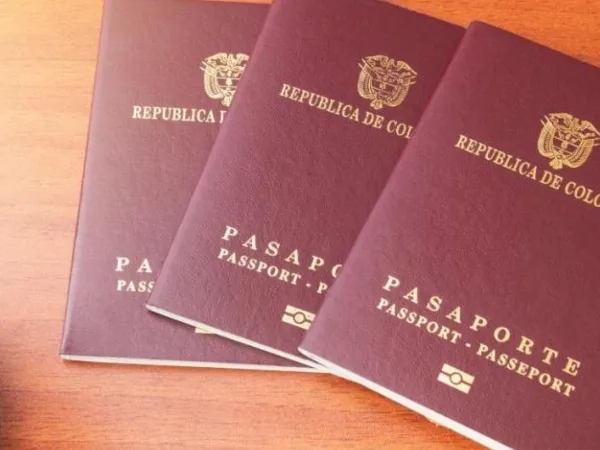 Thomas Greg & Sons obtiene millonario contrato para pasaportes en Colombia tras revocación de decisiones