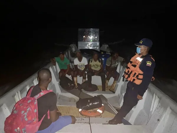 En Tumaco evitaron otra tragedia: rescataron con vida a diez personas varadas en altamar