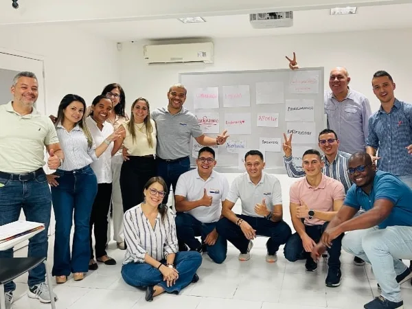 Banco W y Fundación WWB Colombia impulsan la adopción de soluciones financieras digitales para microempresarios con el programa 'Embajadores Digitales'