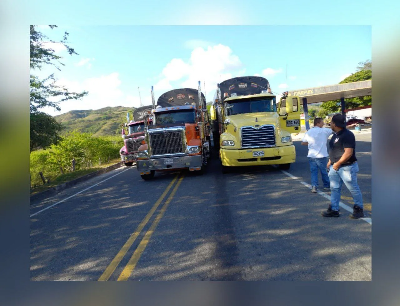Vía Panamericana "punto crítico": bloqueos Cali - Popayán y protesta de camioneros por inseguridad en Mojarras