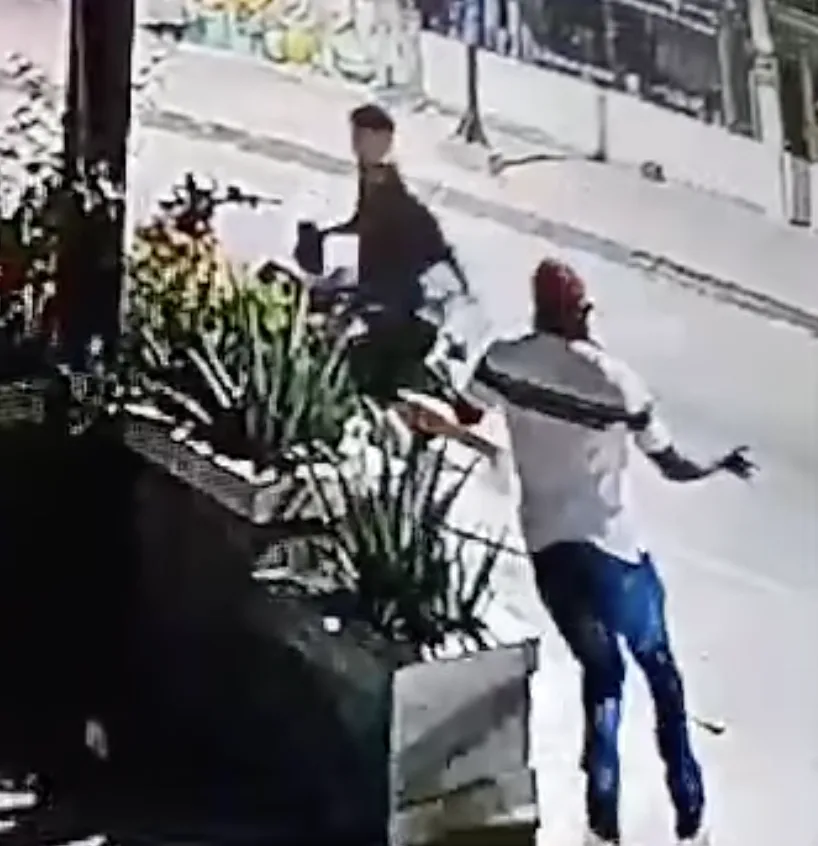 En San Andrés, un confuso enfrentamiento se registró entre motociclistas y dos turistas