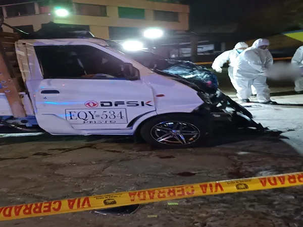 Otro accidente en Pasto, Oscar conducía un piaggio, perdió el control cayó al abismo de un lava autos