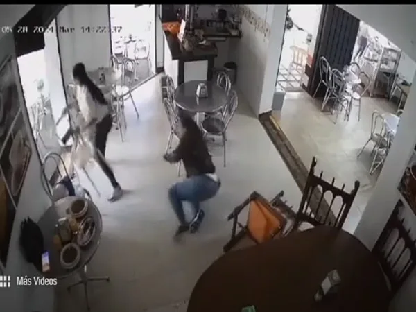 Pese a que el presunto ladrón las intimidó con un arma de fuego, ellas decidieron actuar y no entregar sus pertenencias.