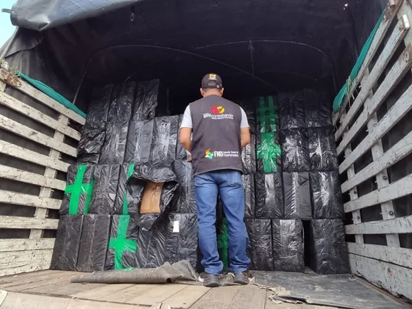 Golpe al contrabando: por no tener los documentos decomisaron 427 cajas de cigarrillos en Pasto