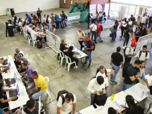 Se abren más de 20 vacantes laborales en varias ciudades de Colombia: así puede postularse