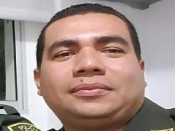 Patrullero de la Policía e Infancia y Adolescencia.