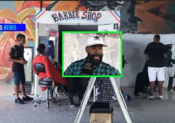 La 'Barber Shop' debajo de un puente en Cali, antes era foco de inseguridad y malos olores