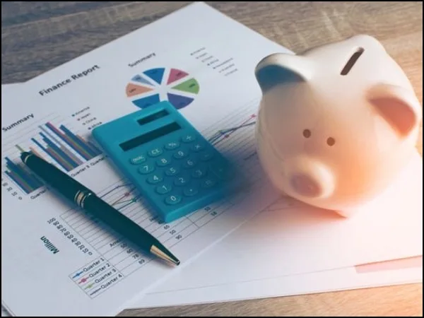 Estrategias para cumplir con una meta de ahorro en poco tiempo.