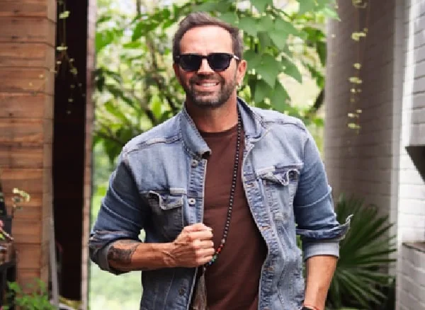 Lucas Arnau, cantautor colombiano.
