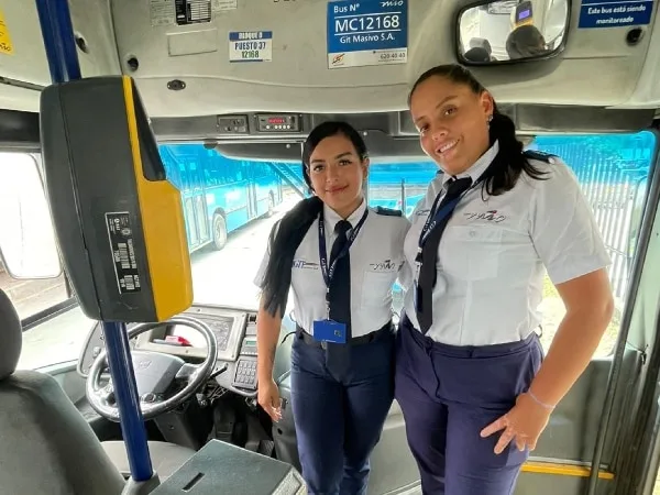 Diana y Marcela, dos mujeres caleñas con historias de éxito al volante del MIO
