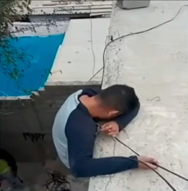 Ladrón en Perú quedó atorado cuando intentaba huir