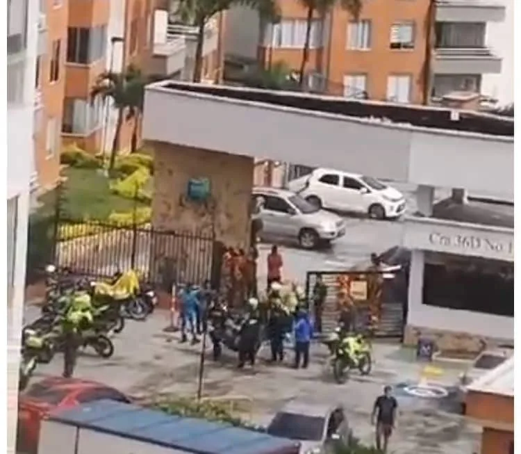 Una mujer se "voló, otros cinco capturados: Así fue el tiroteo por robo en Los Cristales, en Cali