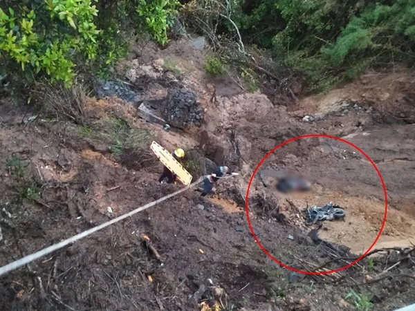 Motociclistas que cubría la ruta Pasto- Mocoa perdió el control y cayó al abismo