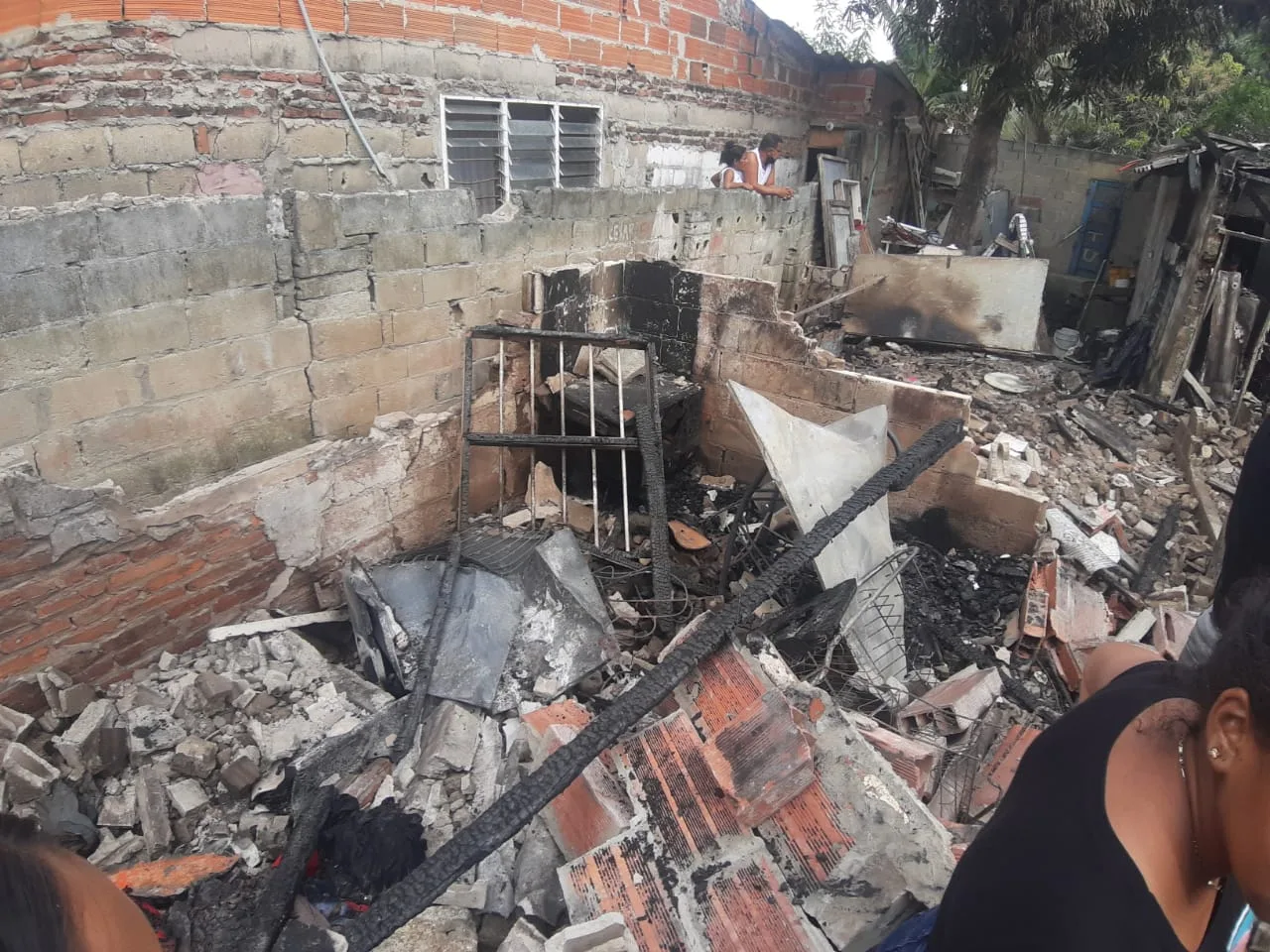 Mujer quemó vivienda