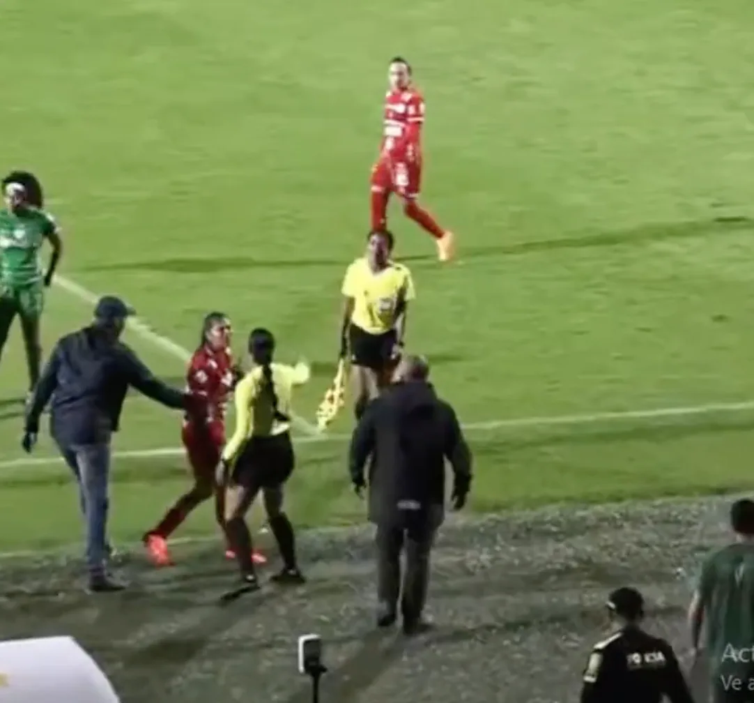 Puños y insultos: violencia también en el fútbol femenino, jugadoras de Equidad-América se agarraron