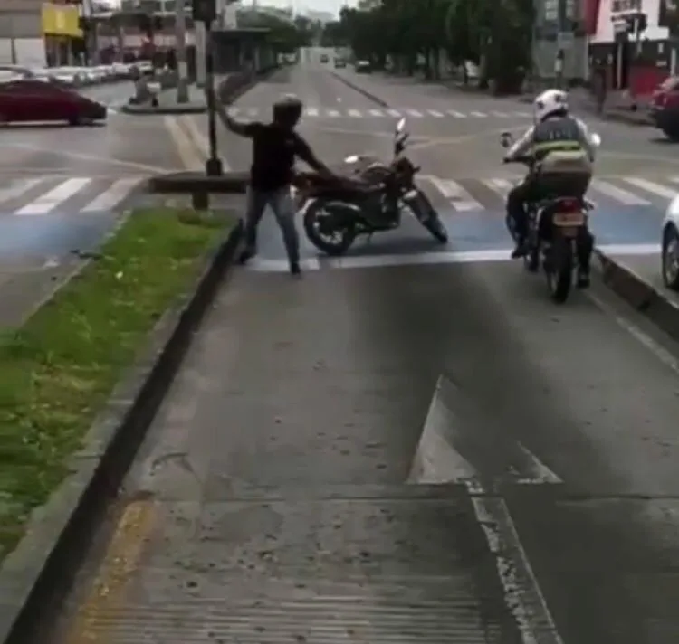 pedrada en el MIO