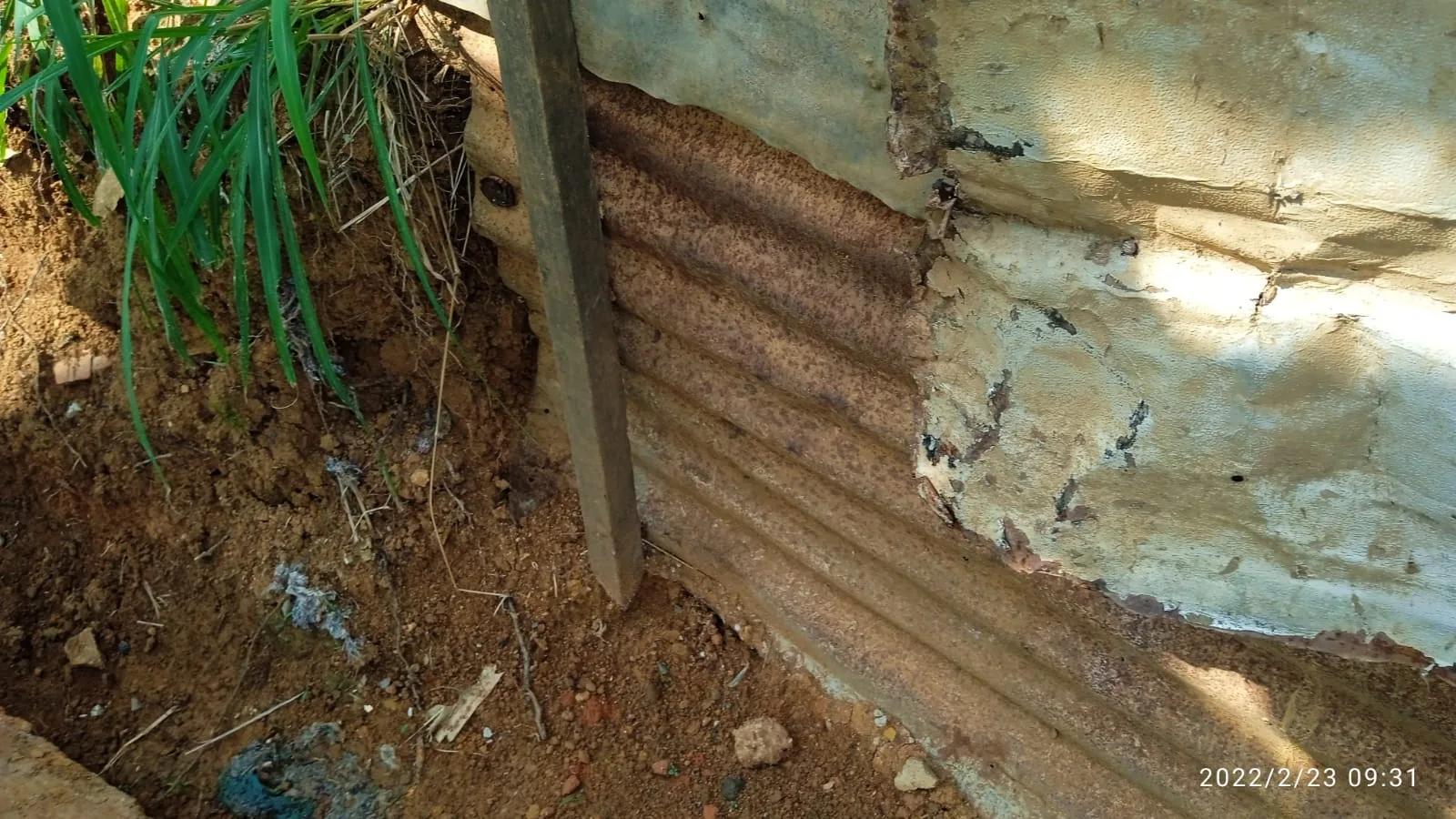 casa en peligro de derrumbarse en Cali Meléndez