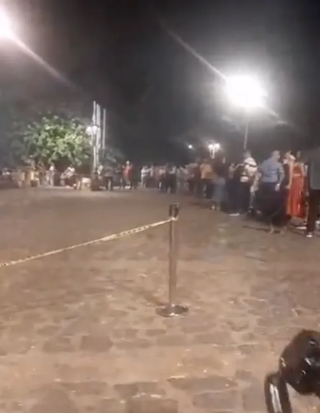 Critican la quema de pólvora en la iglesia de San Antonio al parecer por un matrimonio