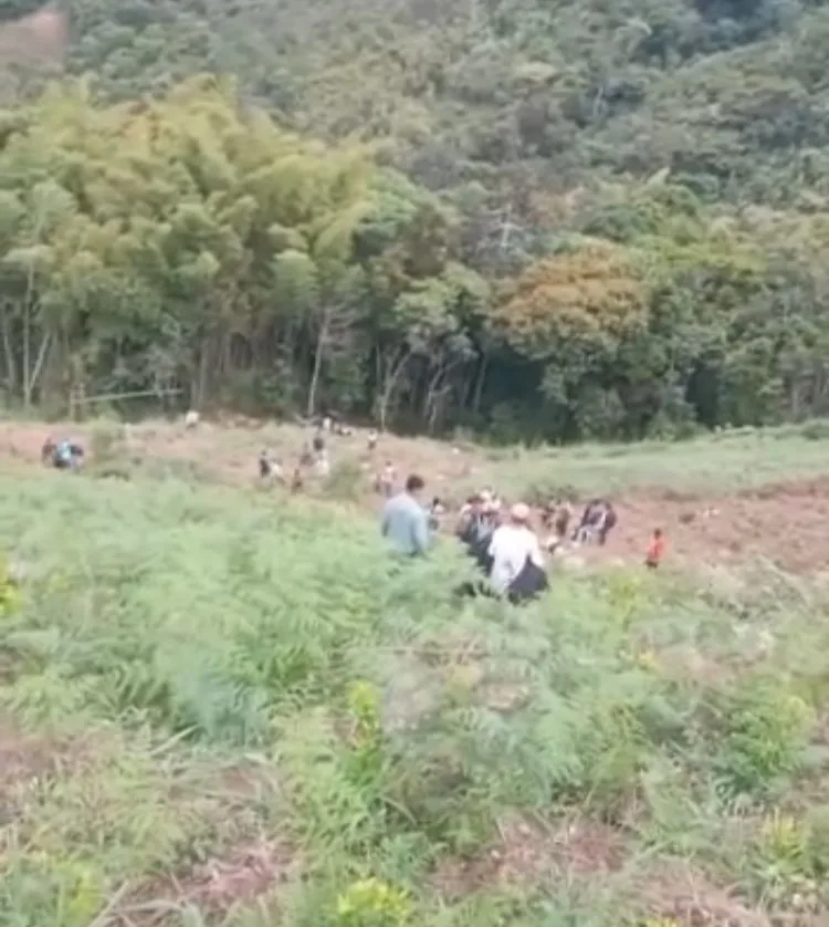 Una niña de 8 años, el conductor y la ayudante murieron en el accidente de la chiva en Caloto, Cauca