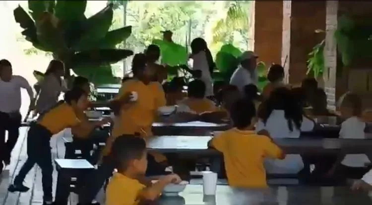 Evacuaron a niños que estaban comiendo, encapuchados se metieron a escuela en Japío Cauca
