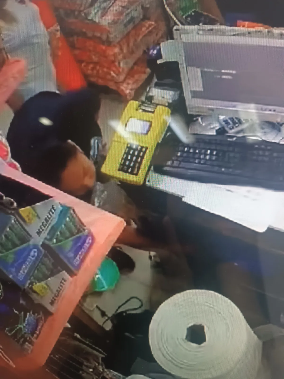 “Son 3 mujeres y un hombre, uno distrae y los demás roban”, los ladrones de tiendas en Siloé