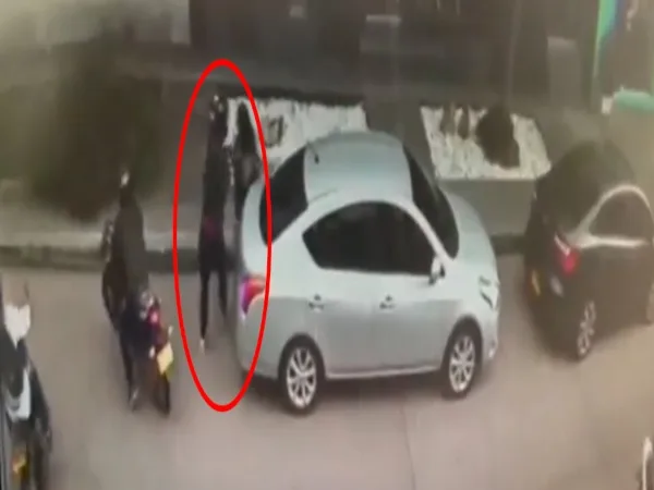 Le cayeron como 'chulos', la tiraron al piso y robaron en Granada, Cali