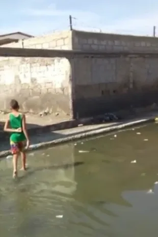 Habitantes de Tasajera en Magdalena denuncian un enorme empozamiento de agua cerca a un colegio