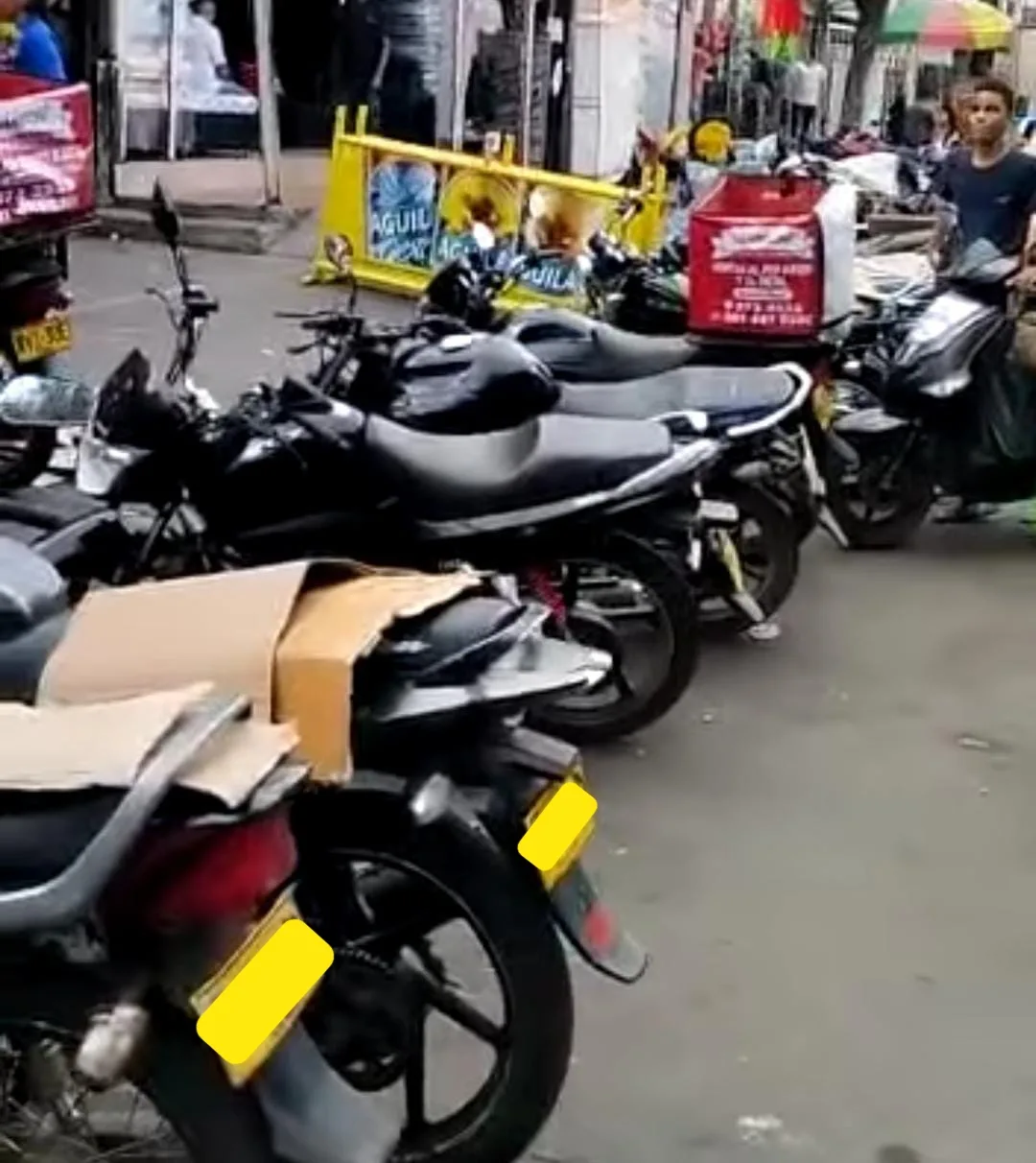 "¿A quién se le ocurre parquear sobre la vía?": Pasó en Cali y muy amenudeo en el barrio Meléndez
